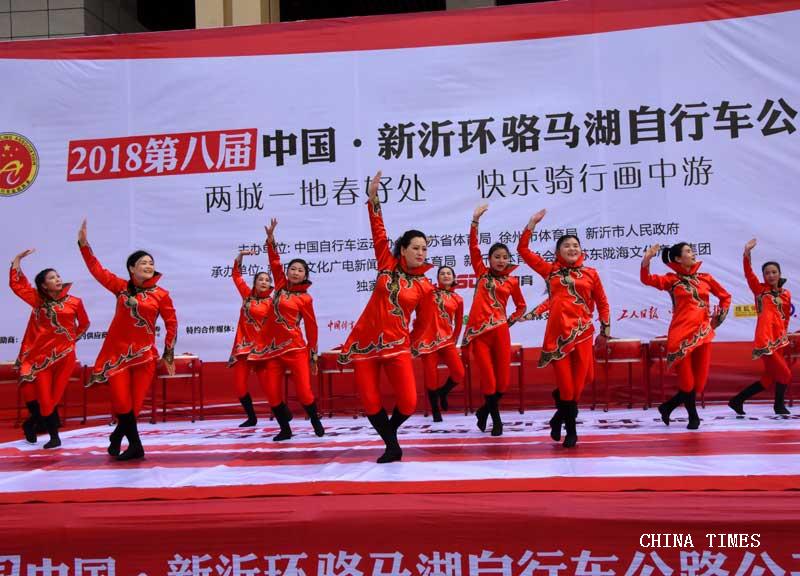 1524301063939081779.jpg 02奔放的舞蹈拉开比赛帷幕(摄影:冯赣勇).jpg