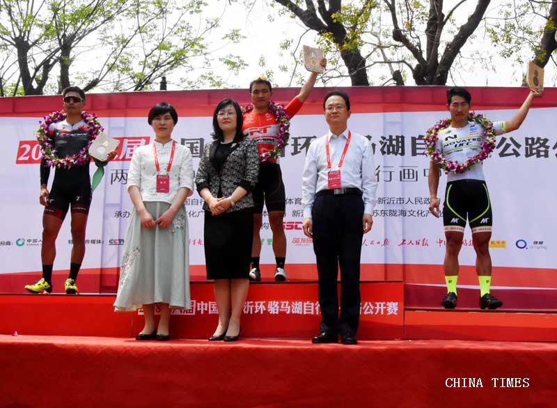 1524301481115081097.jpg 011颁奖仪式(摄影:冯赣勇).jpg