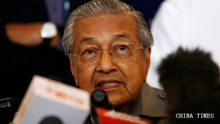 1526050826756054567.jpg 2018-05-10t043810z_412900858_rc18a61bf200_rtrmadp_3_malaysia-election-mahathir_0.jpg