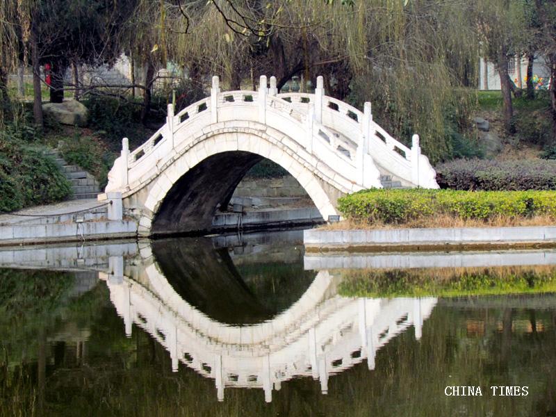 1527652714809072169.jpg 卧龙岗005.jpg
