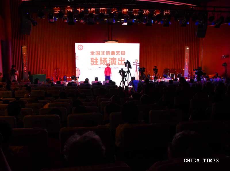 1528815797930041119.jpg 01曲艺周驻场演出现场(摄影:冯赣勇).jpg