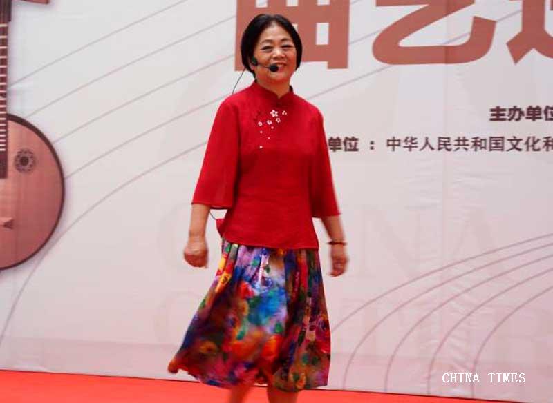 1528815844325001249.jpg 05下社区表演(摄影:张铭).jpg