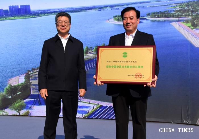 1540893791585036250.jpg 02授牌仪式(摄影:冯赣勇).jpg