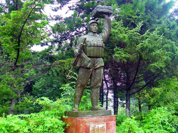 1572942533426059235.jpg 05-长影厂内电影《董存瑞》雕.jpg